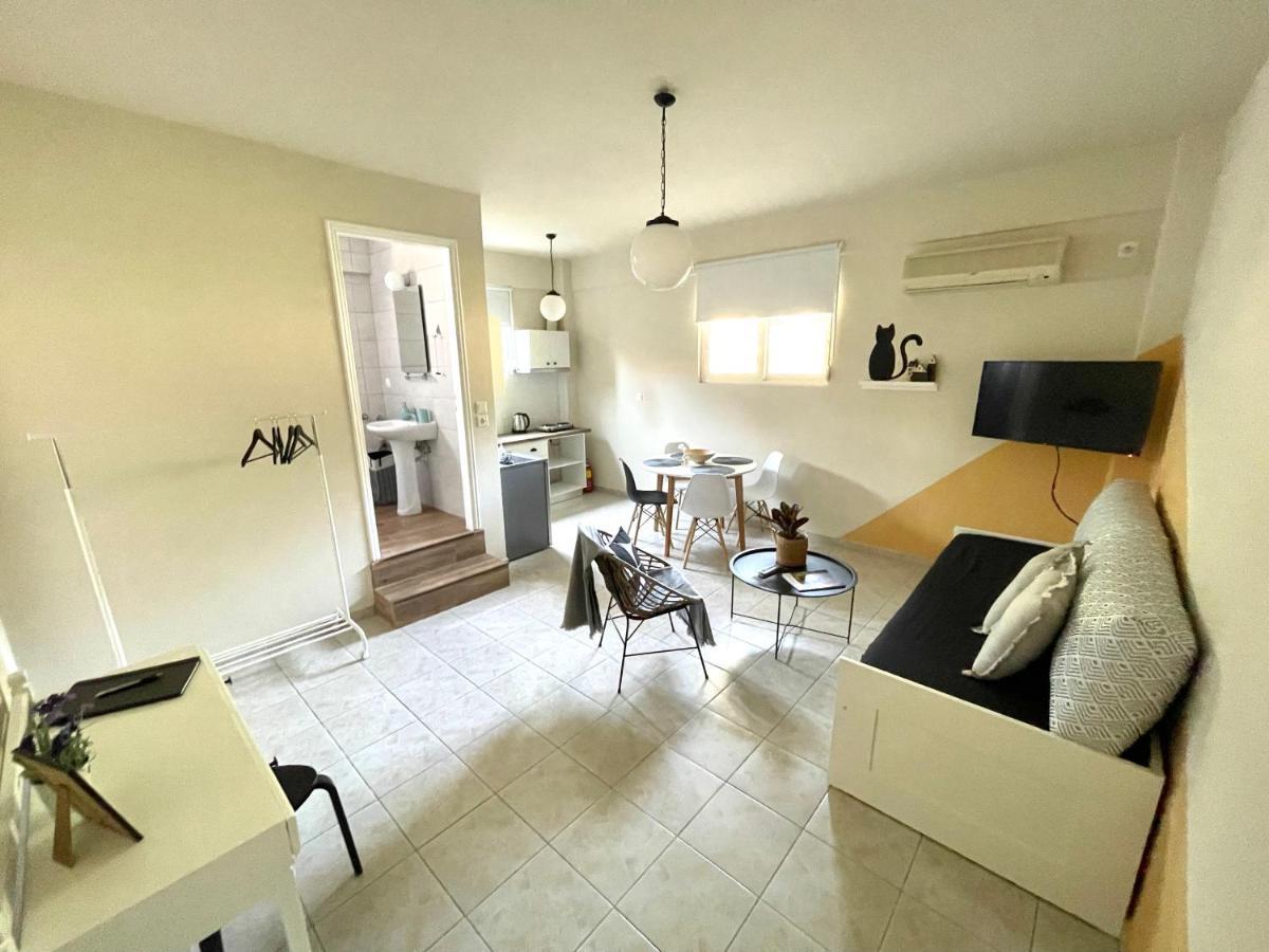 Sofi'S Apartments カラマタ エクステリア 写真